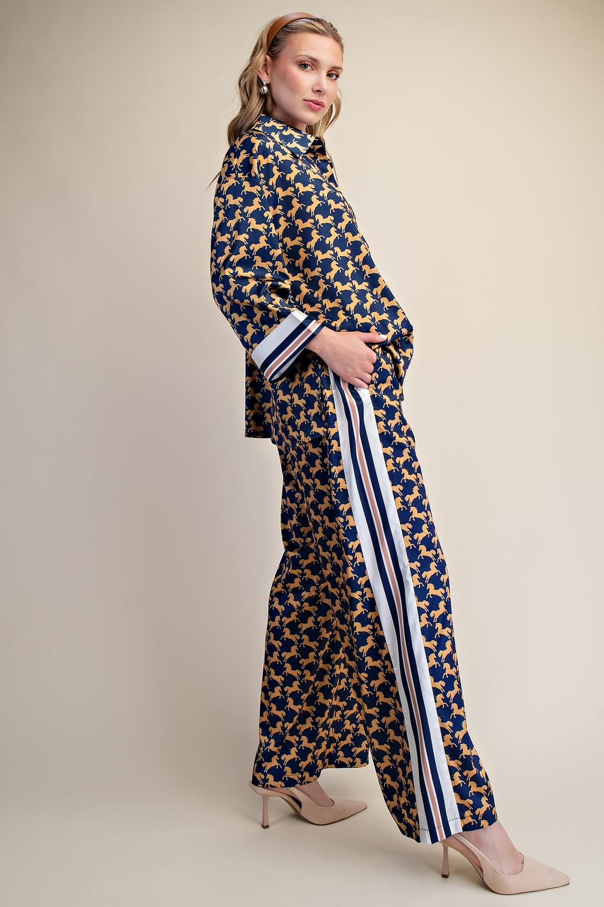 GP9692 - NAVY/CAMEL