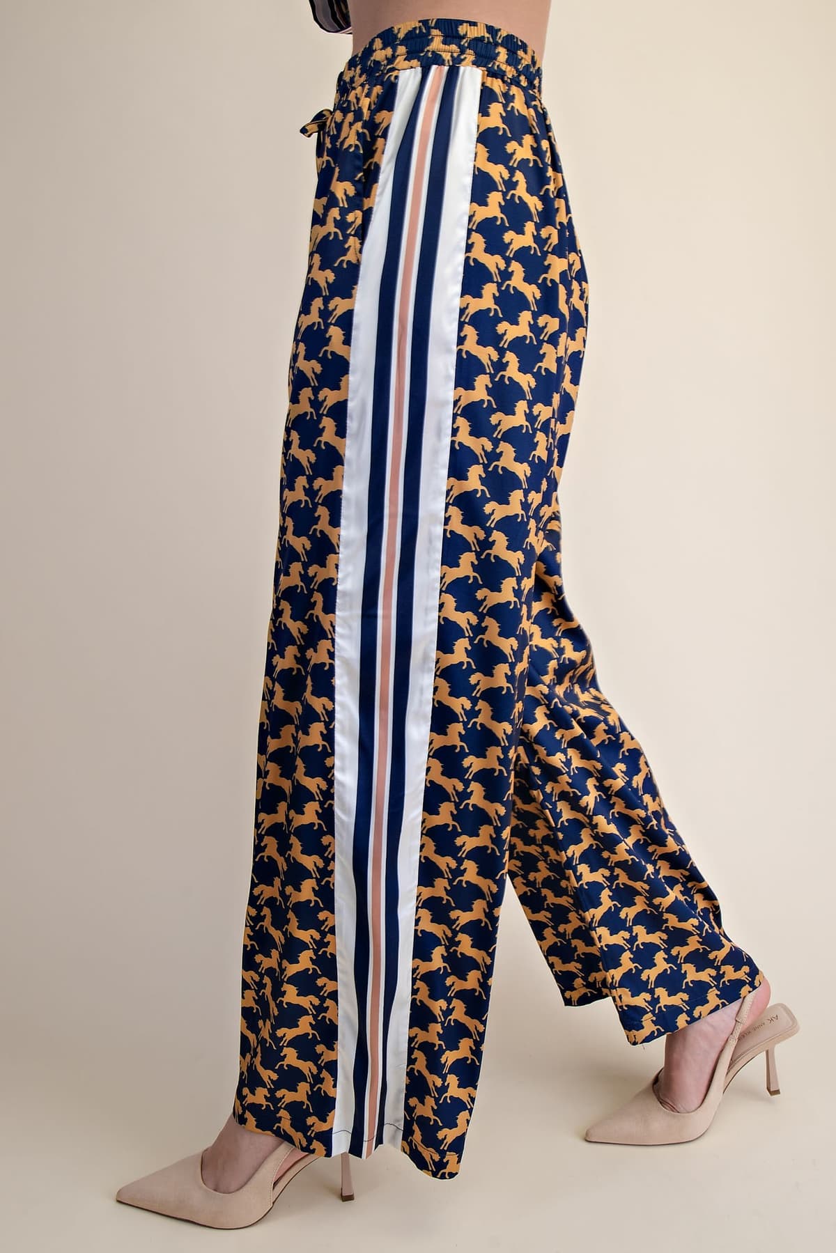 GP9692 - NAVY/CAMEL