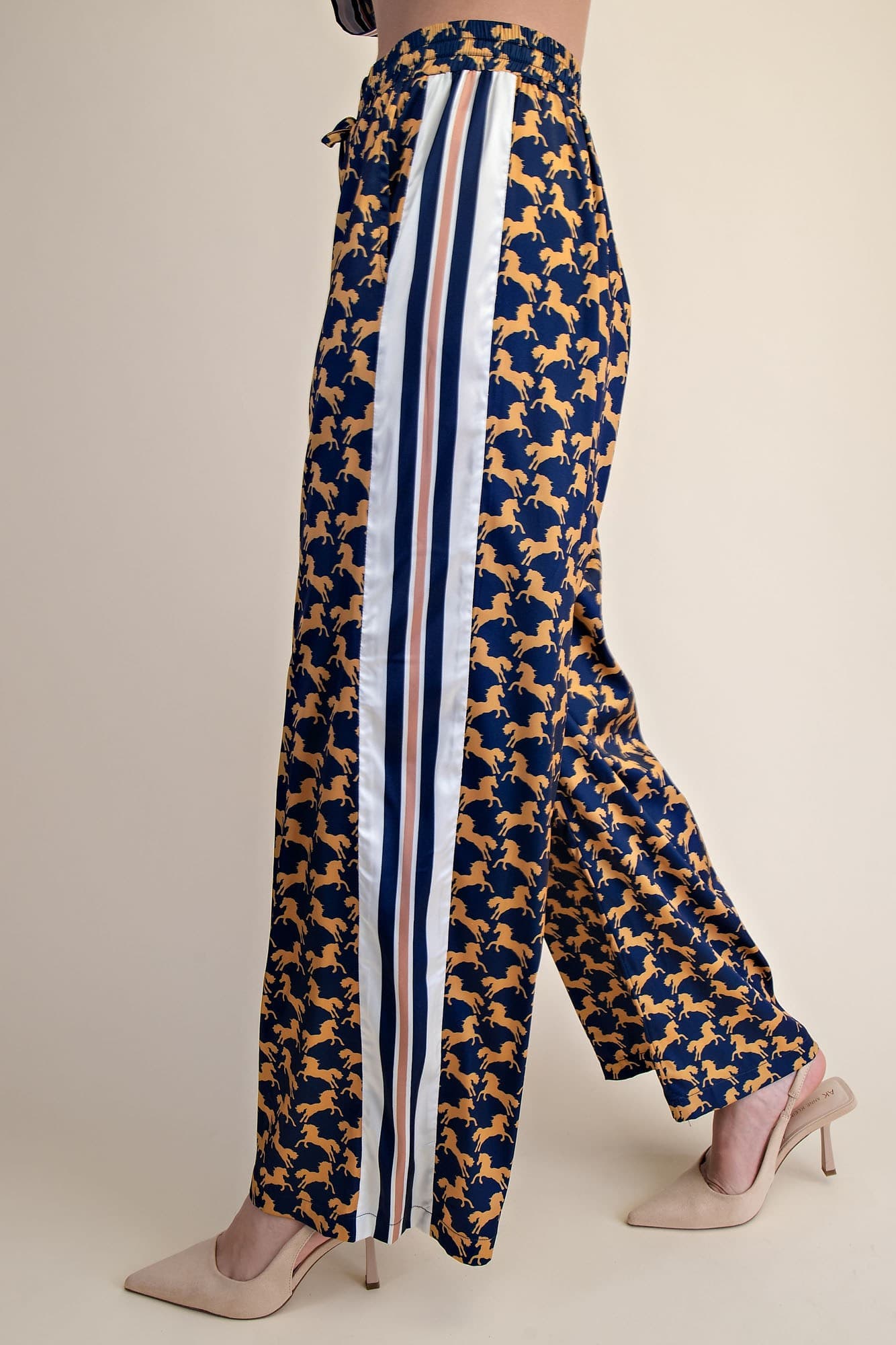 GP9692 - NAVY/CAMEL