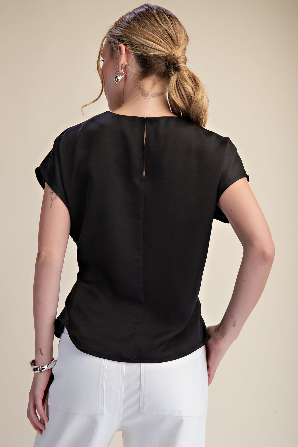 T8126 - BLACK