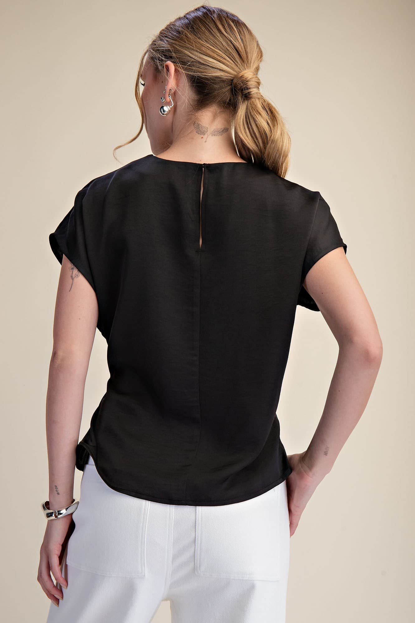 T8126 - BLACK