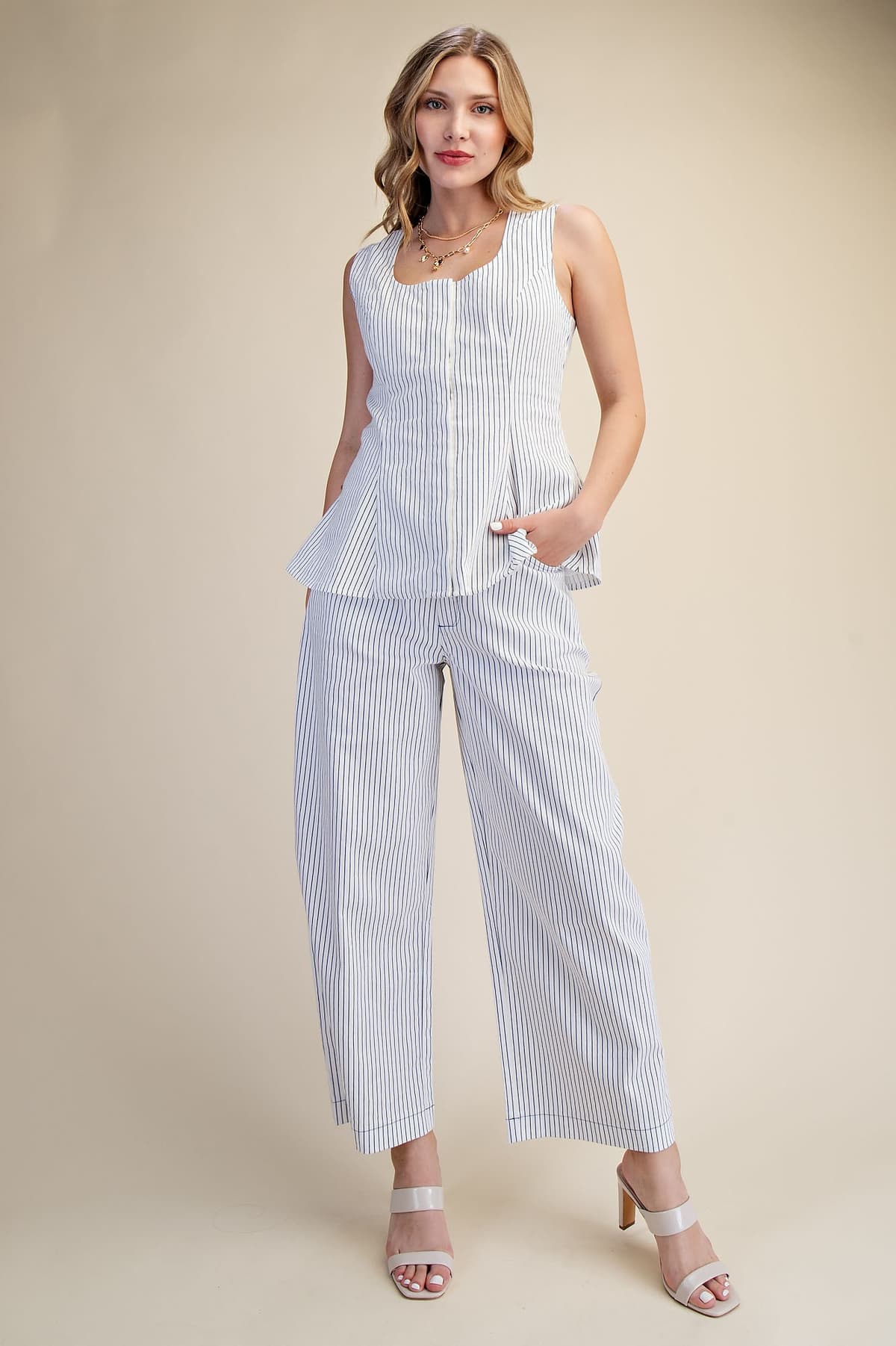 P8137 - WHITE