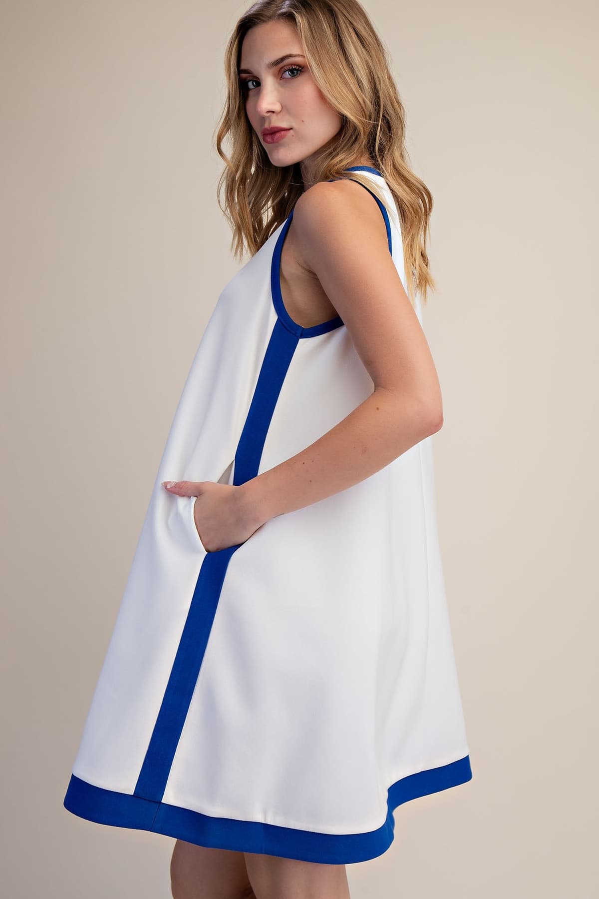D8161 - WHITE
