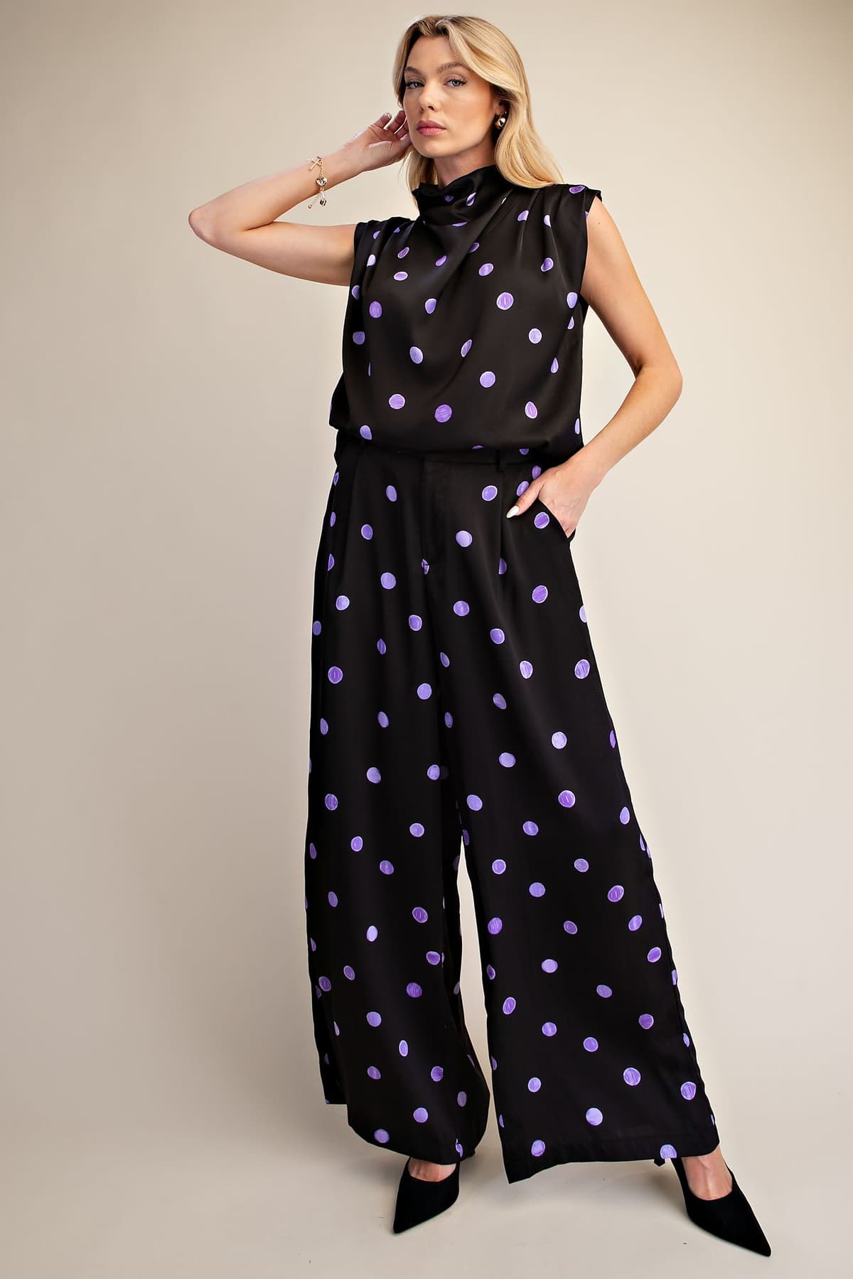 P8235 - BLACK