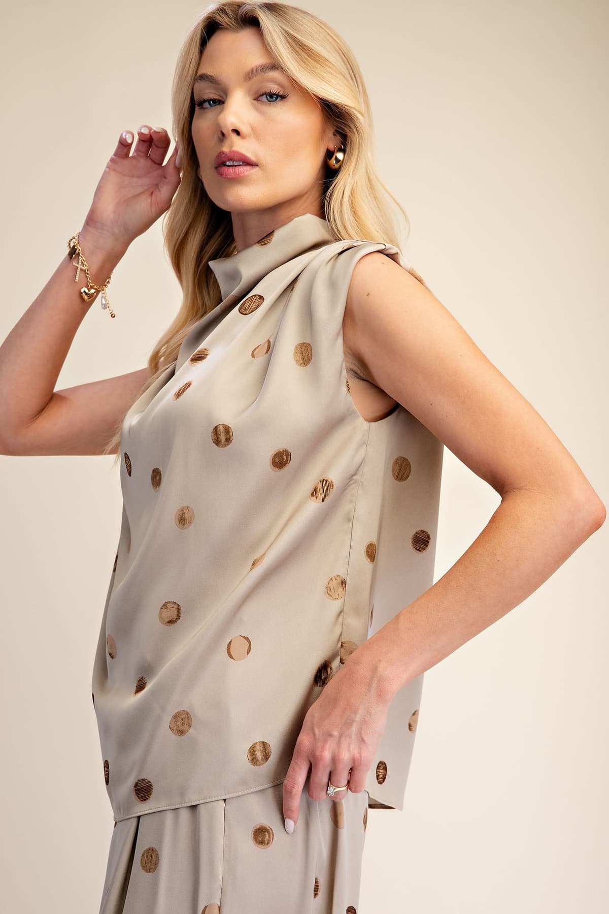 T8234 - TAUPE