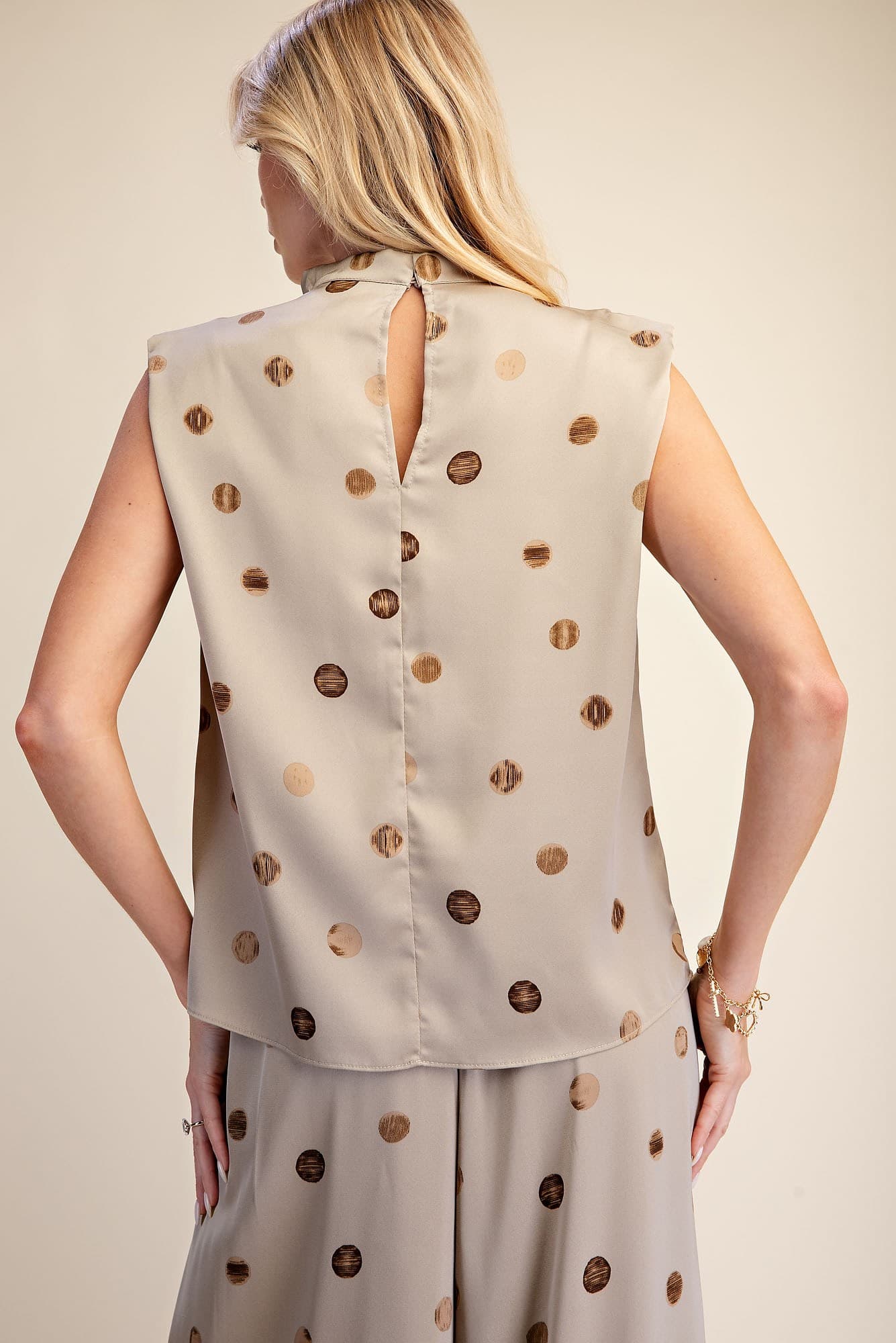 T8234 - TAUPE