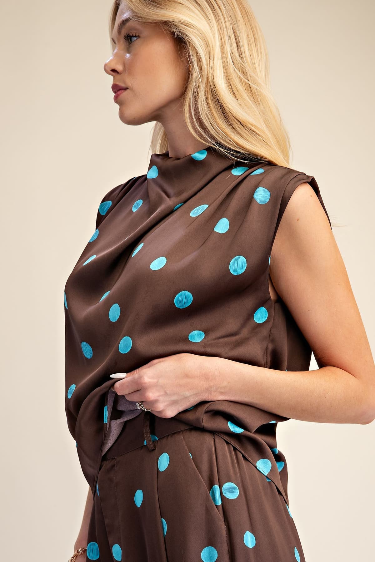 T8234 - BROWN