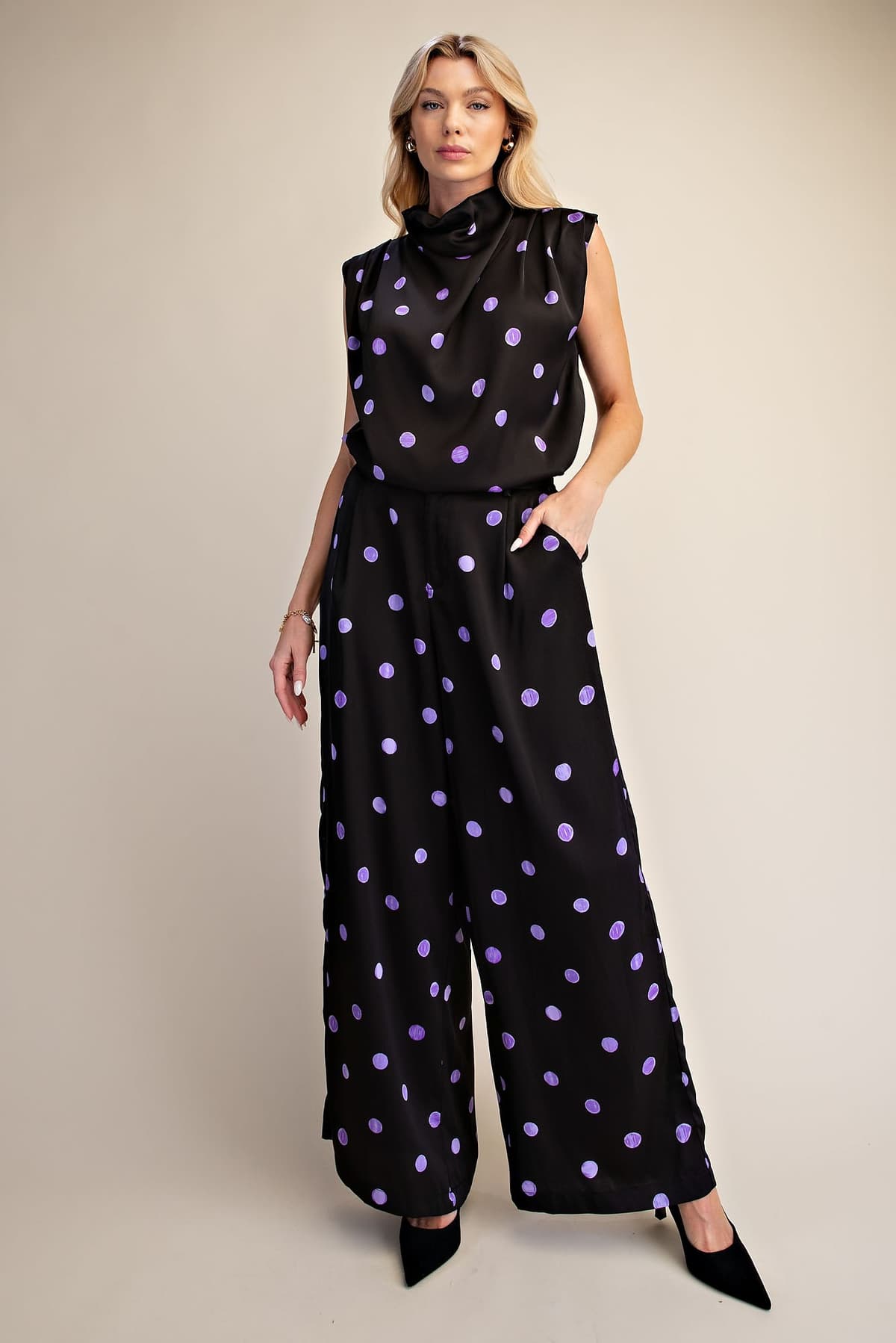 T8234 - BLACK