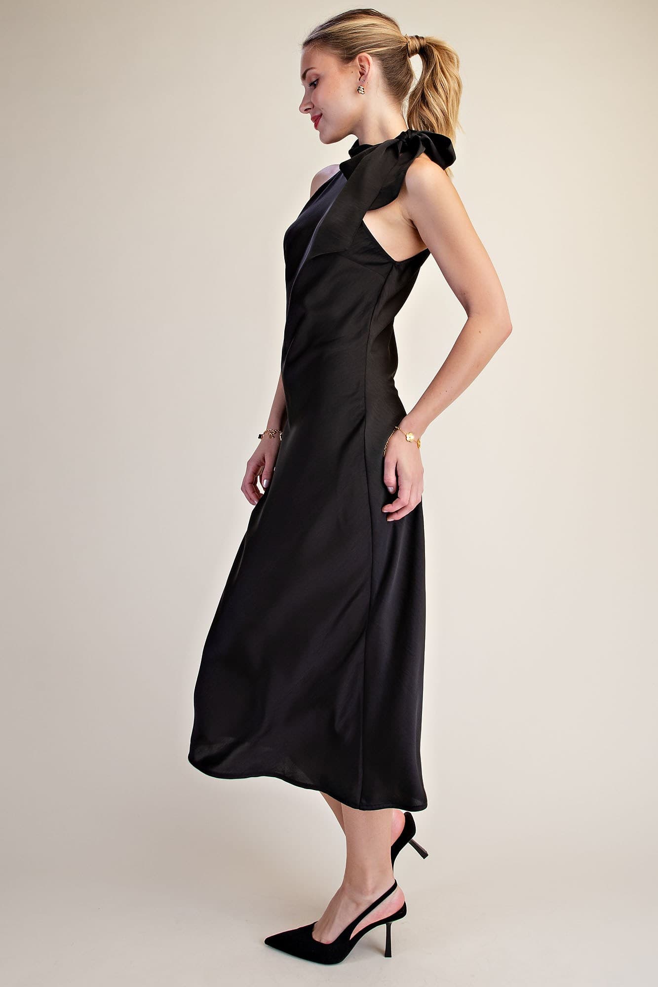 D8225 - BLACK