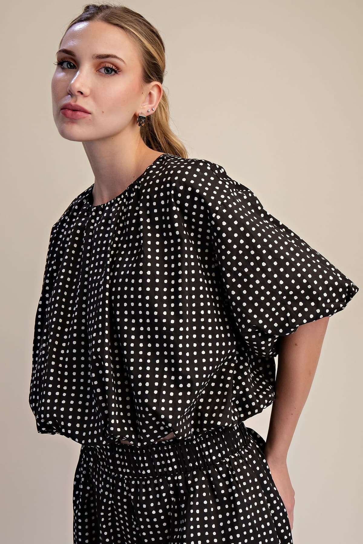 T8206 - BLACK