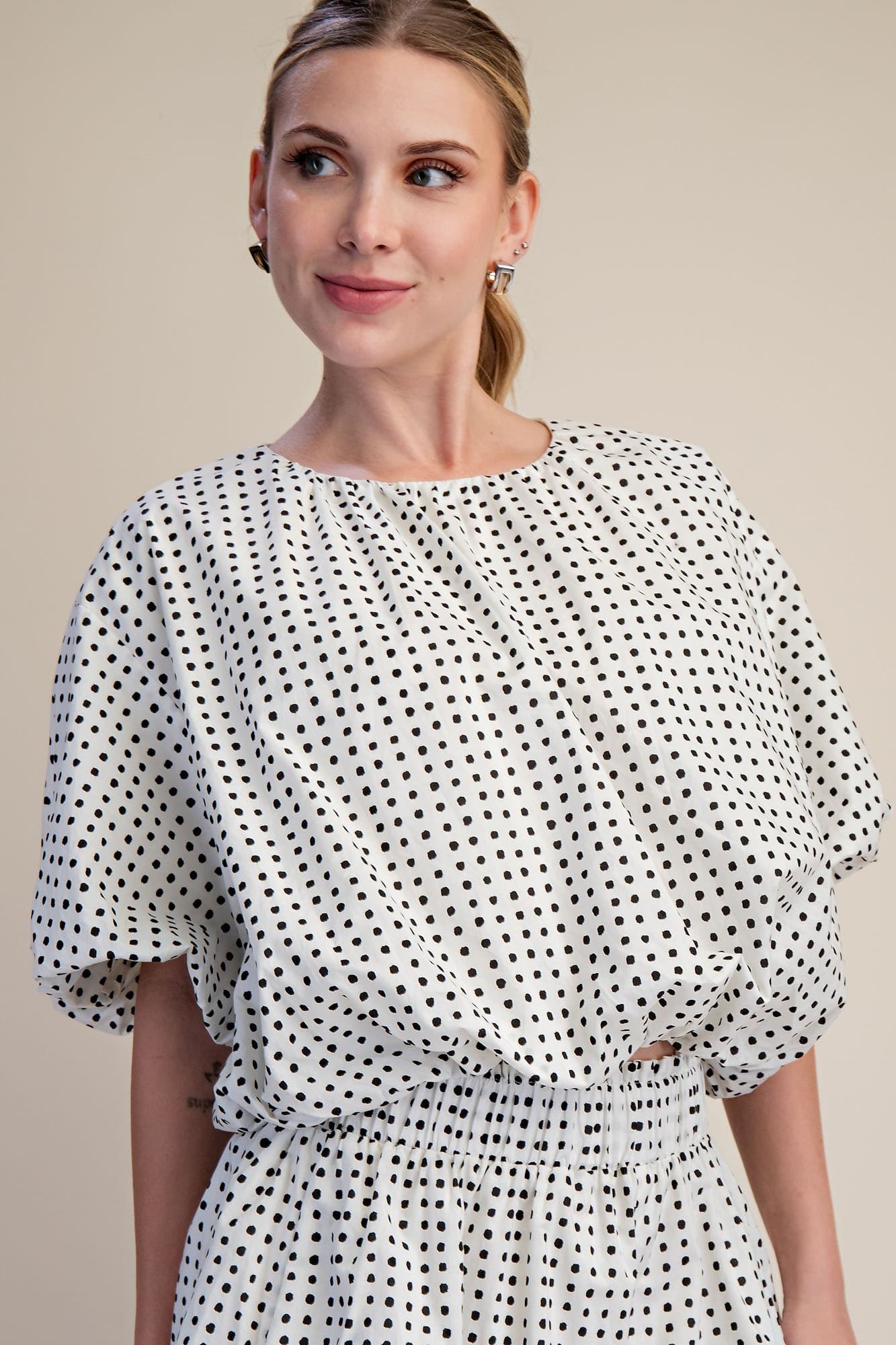 T8206 - WHITE