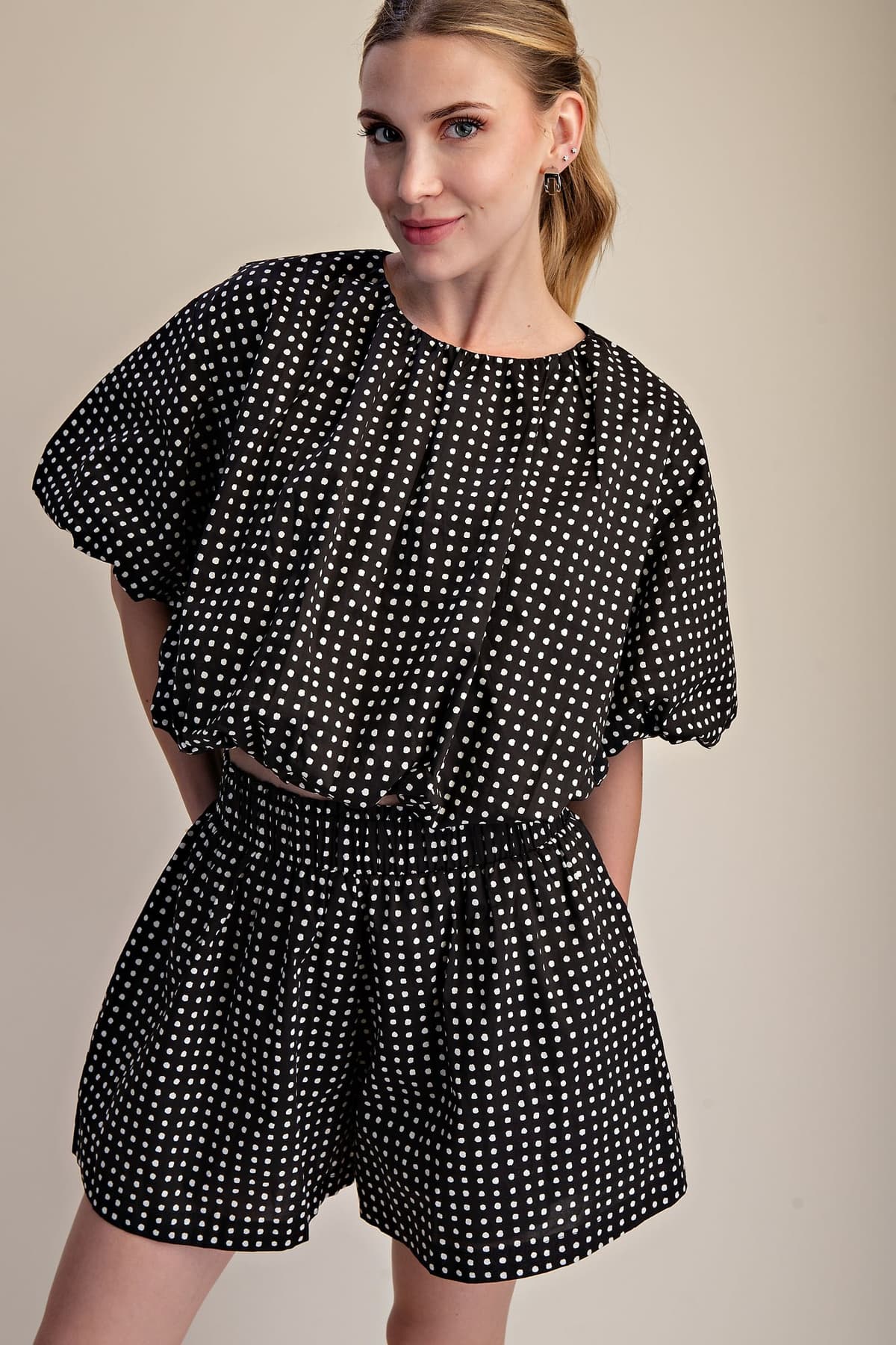 T8206 - BLACK