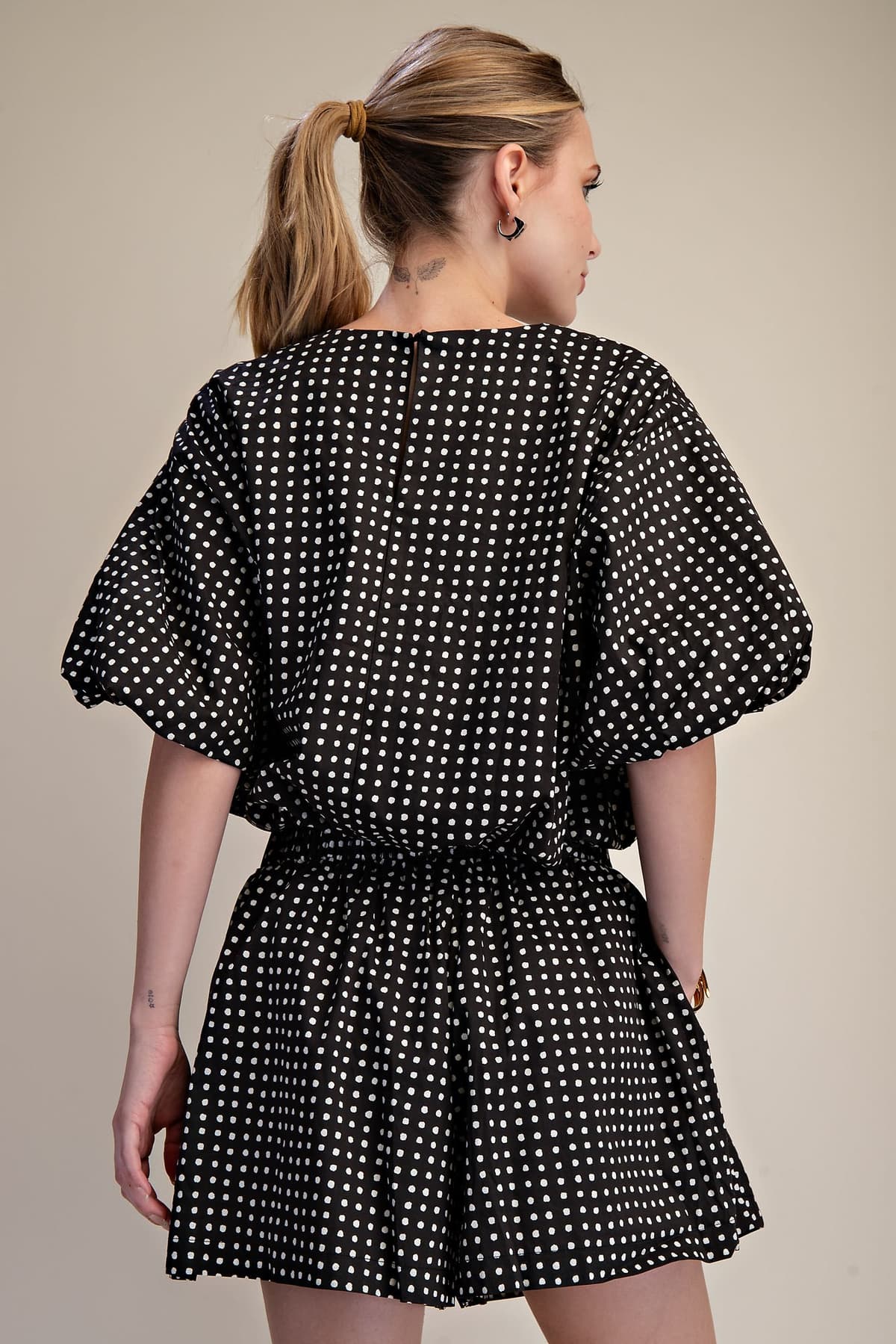 T8206 - BLACK