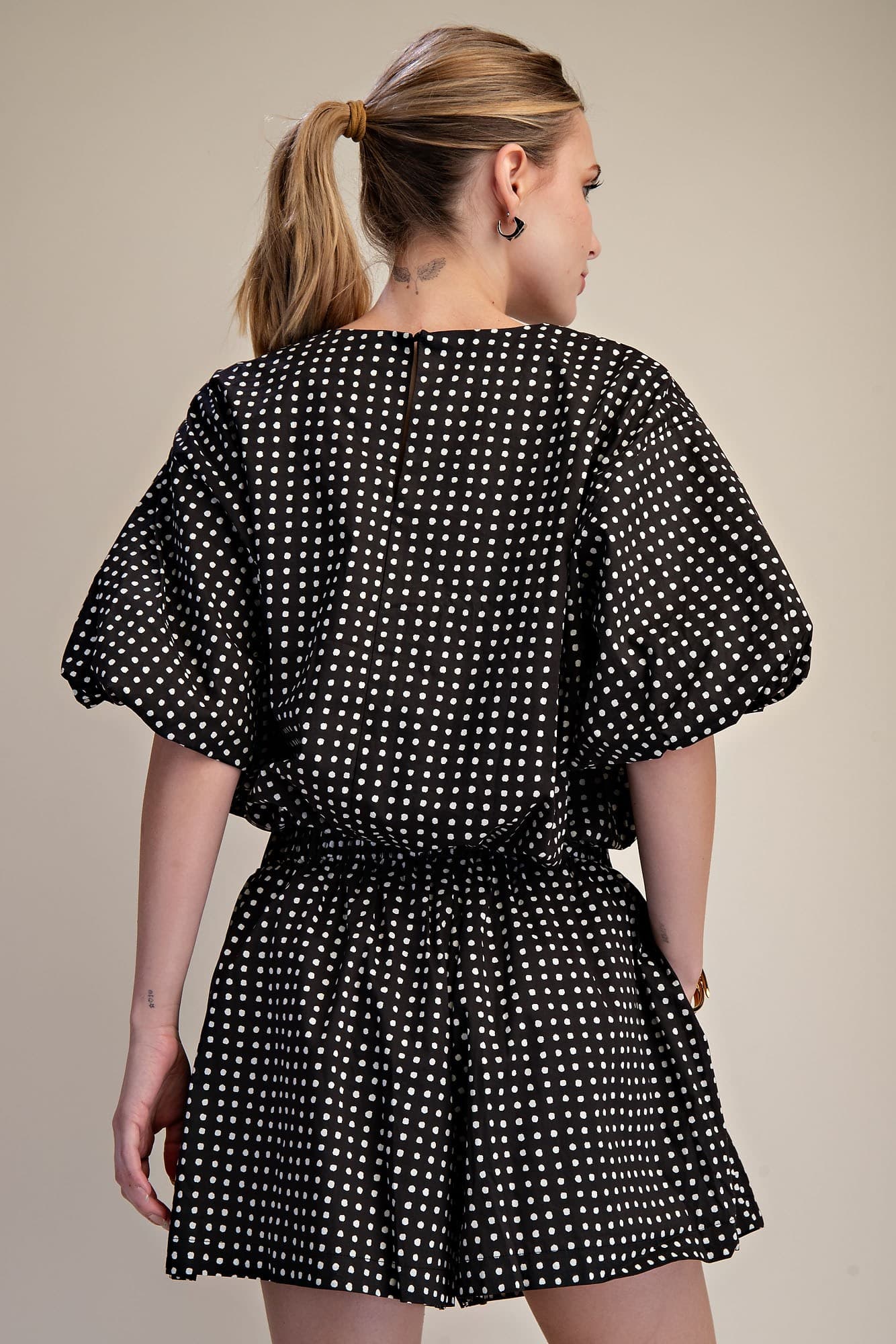 T8206 - BLACK