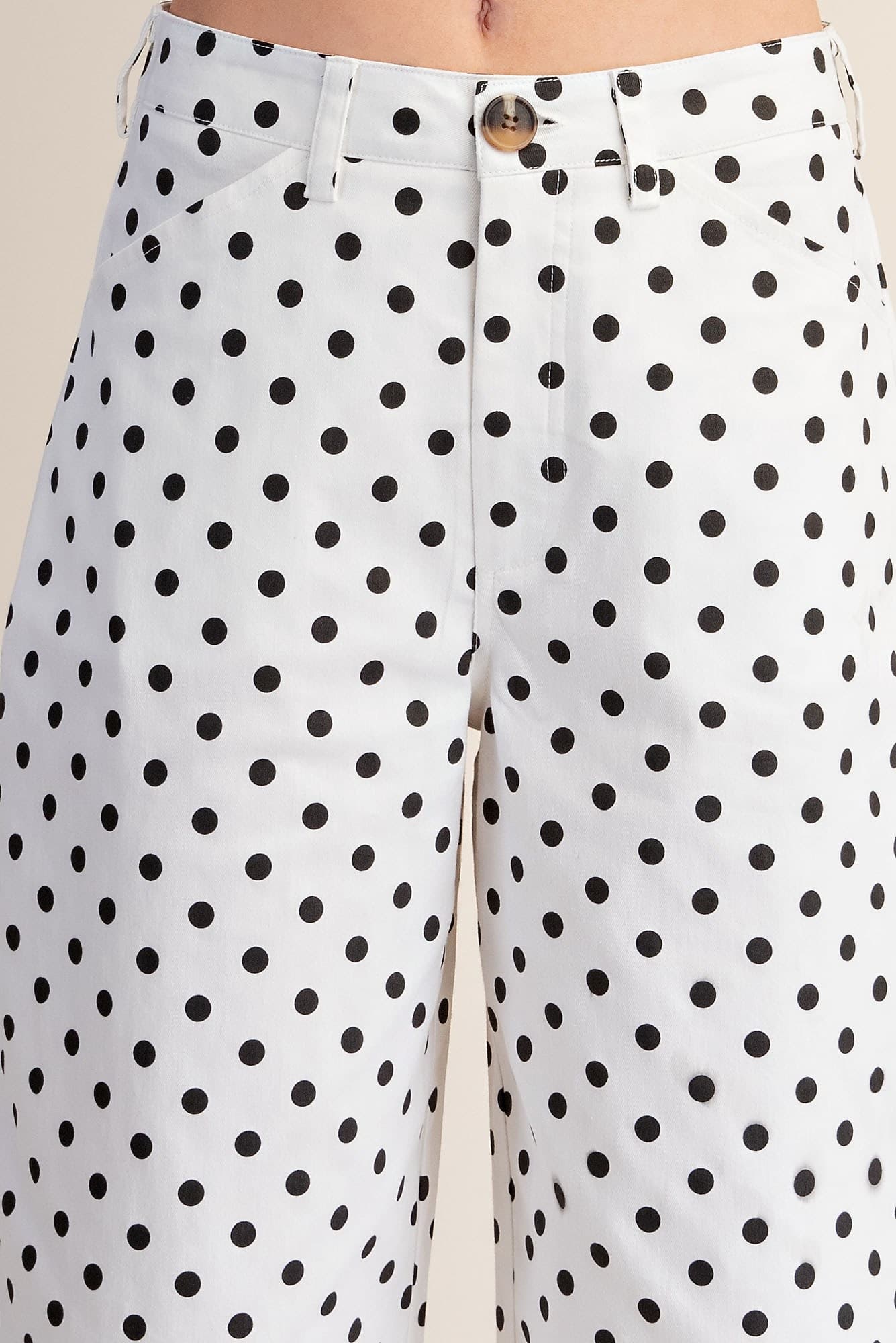 P8239 - WHITE