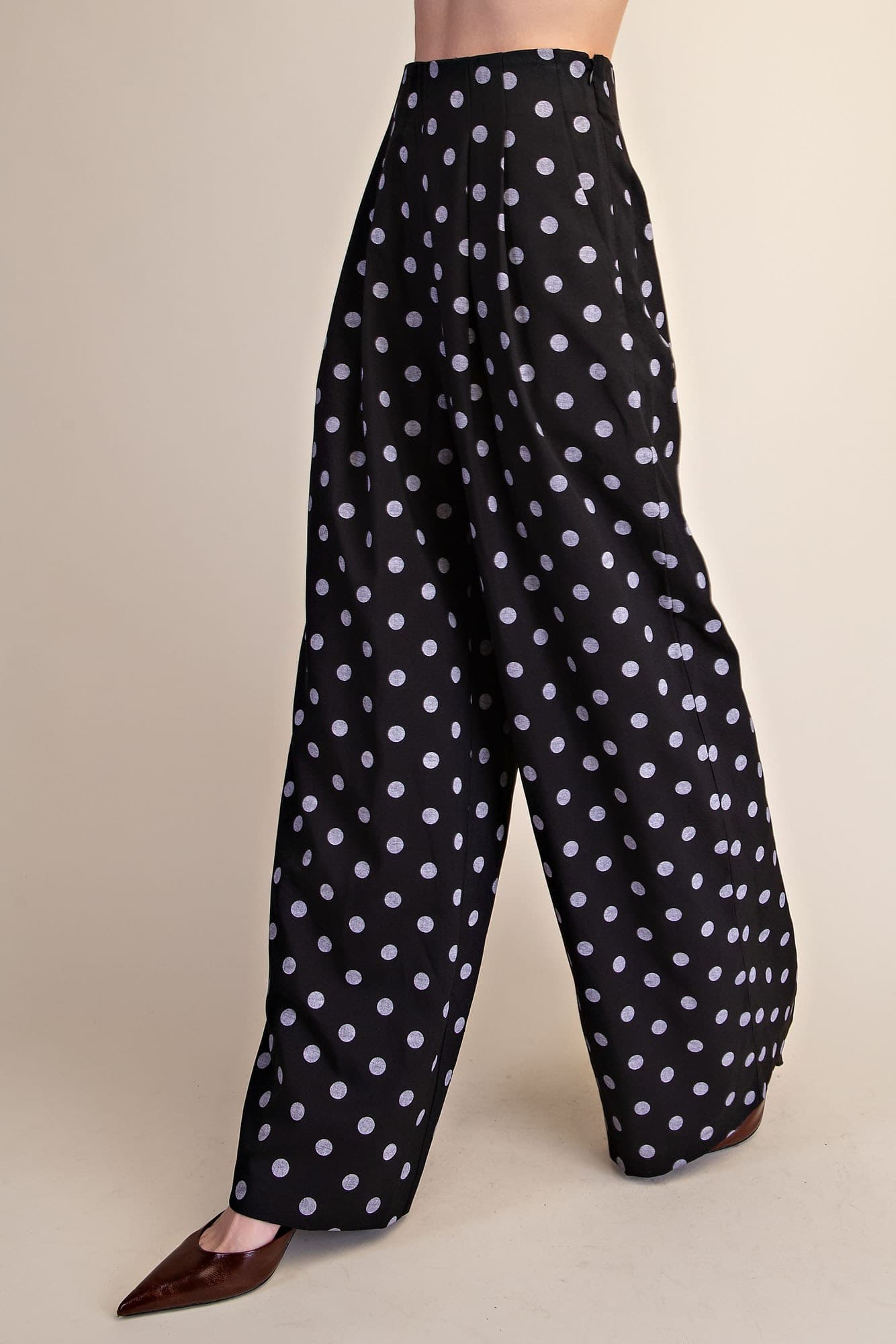 P9278 - BLACK/CREAM