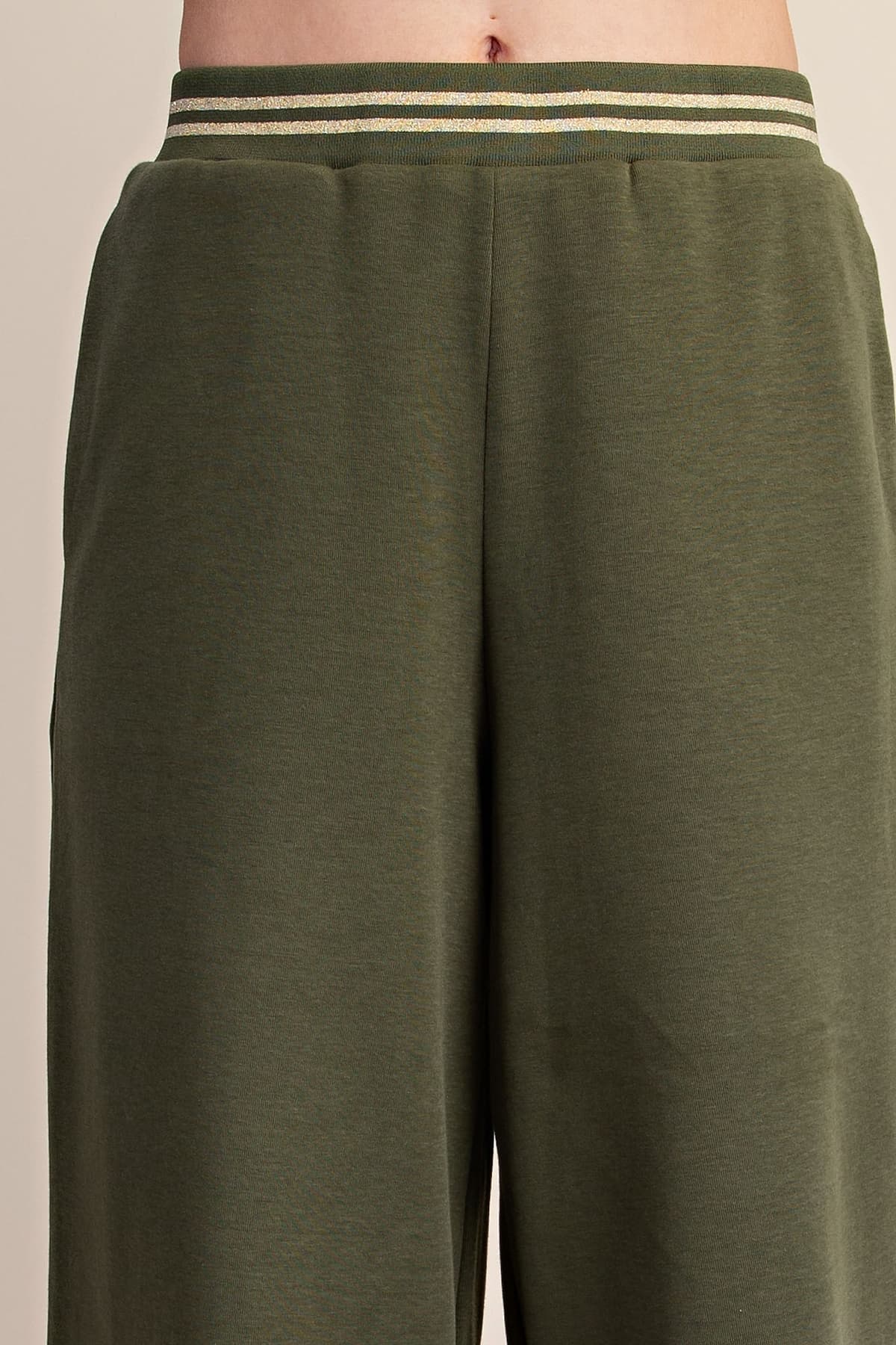 P8218 - OLIVE