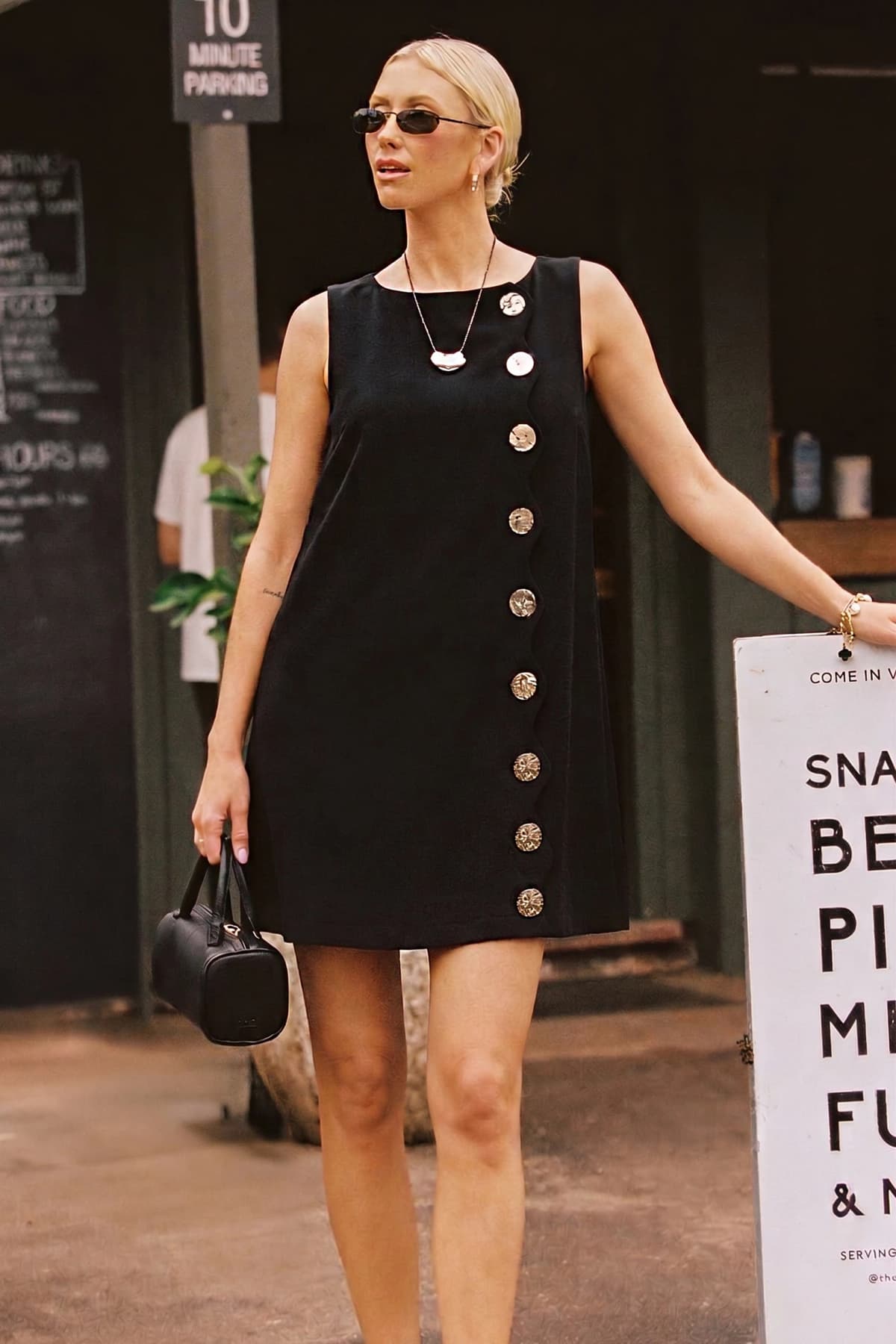 D8255 - BLACK