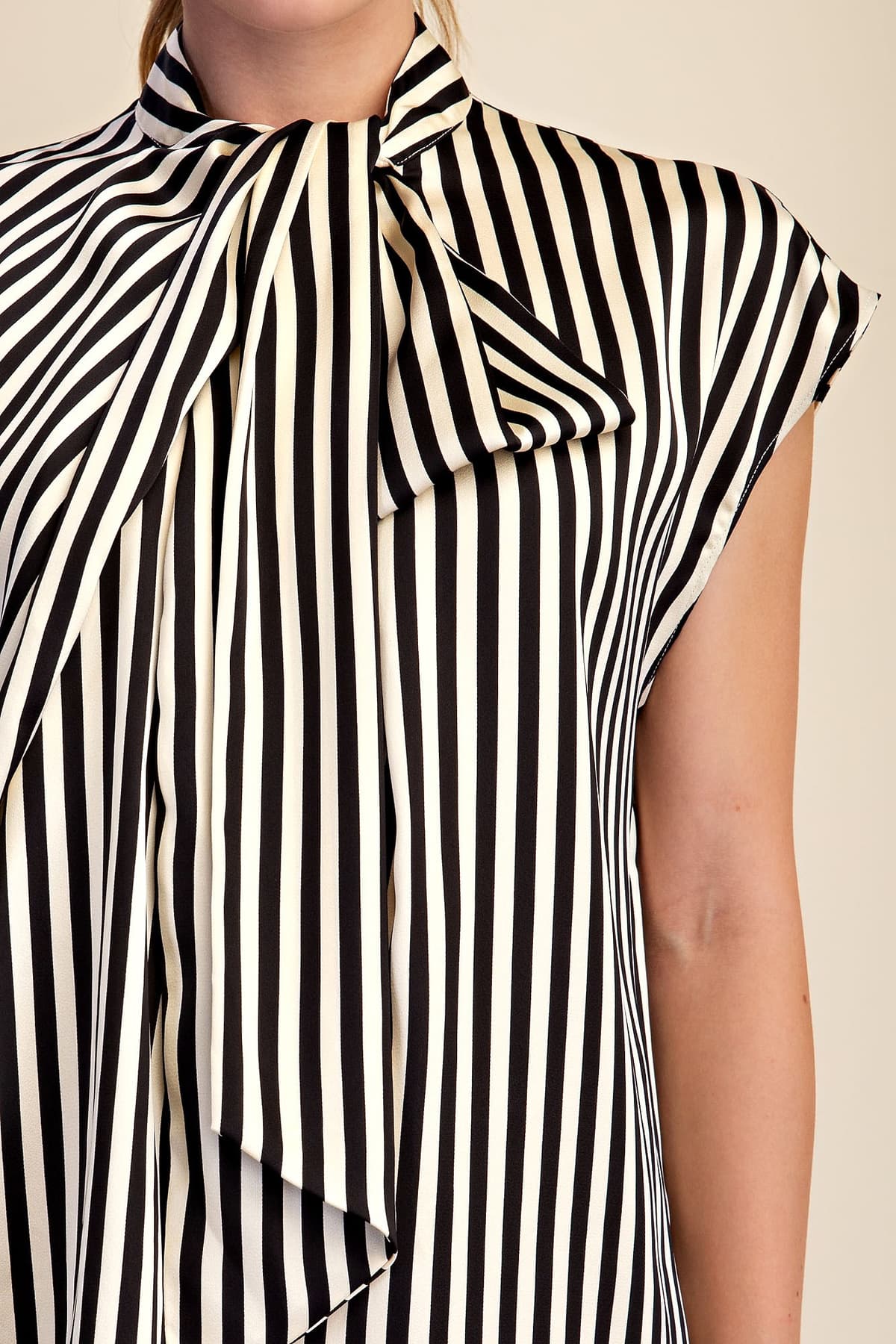 T8284 - BLACK