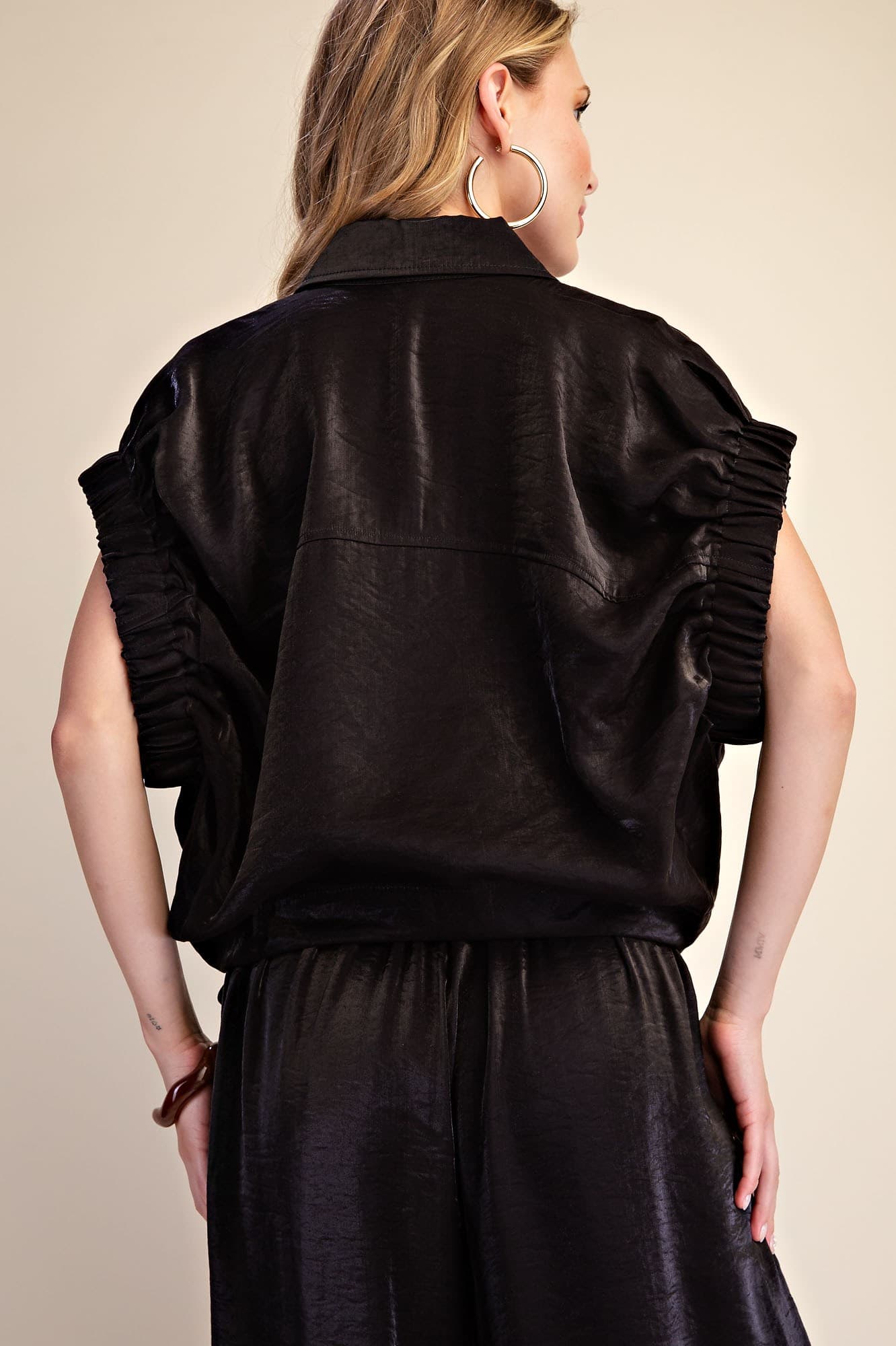 T8303 - BLACK