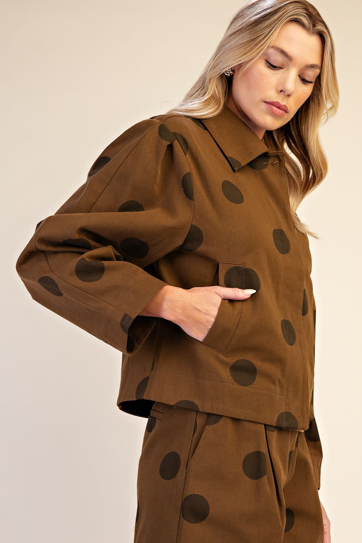 J8332 - BROWN
