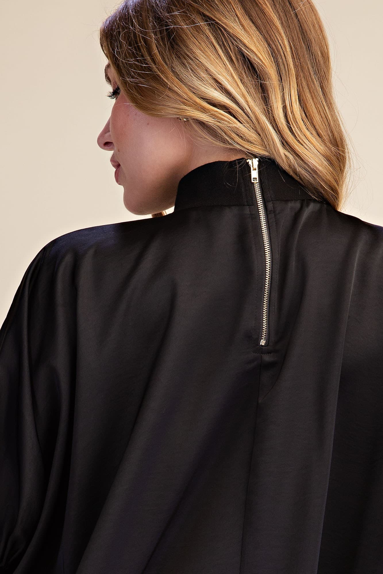 T8407 - BLACK