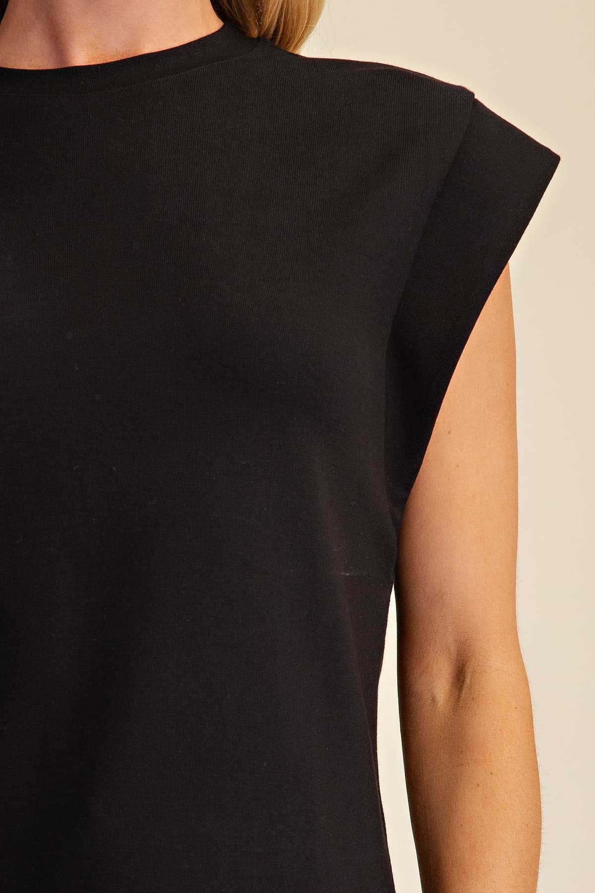 T8356 - BLACK