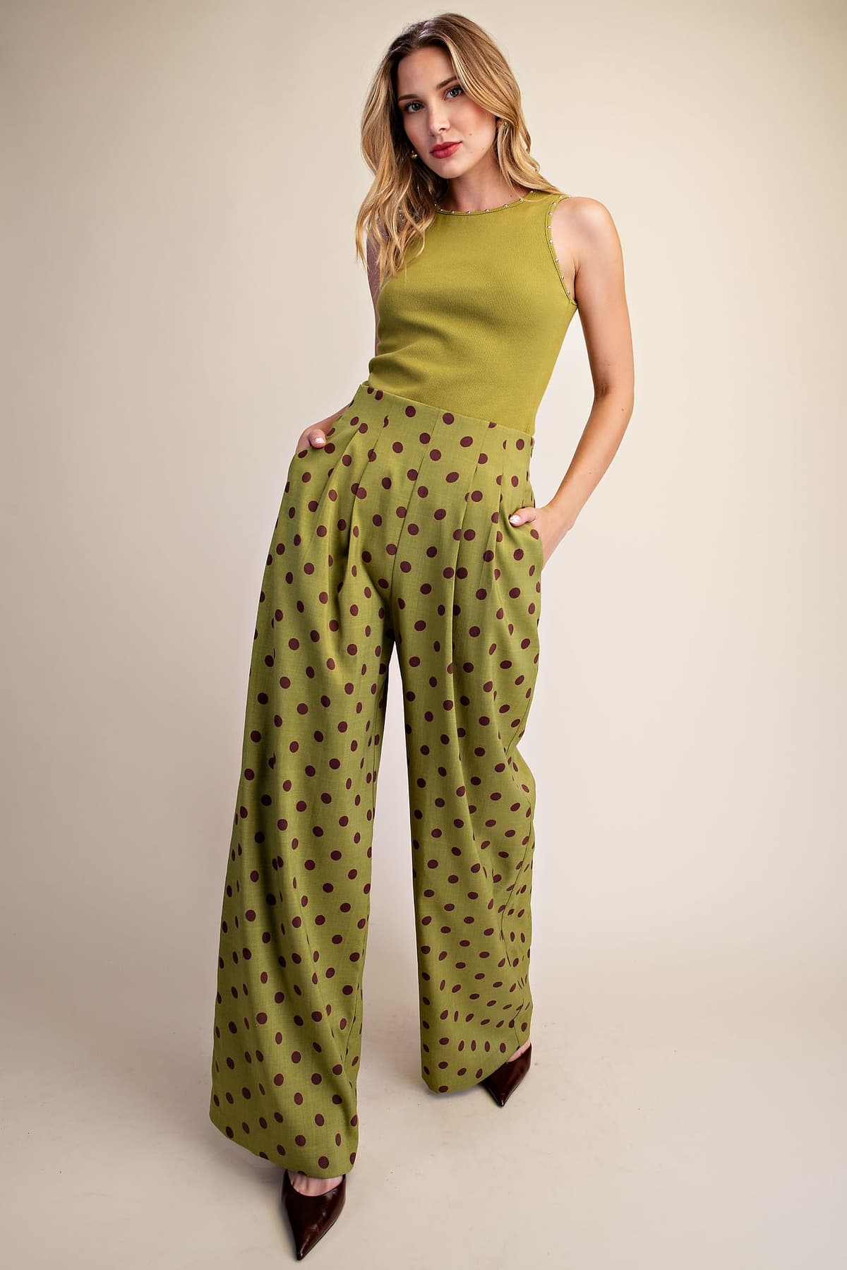T8384 - LIGHT OLIVE