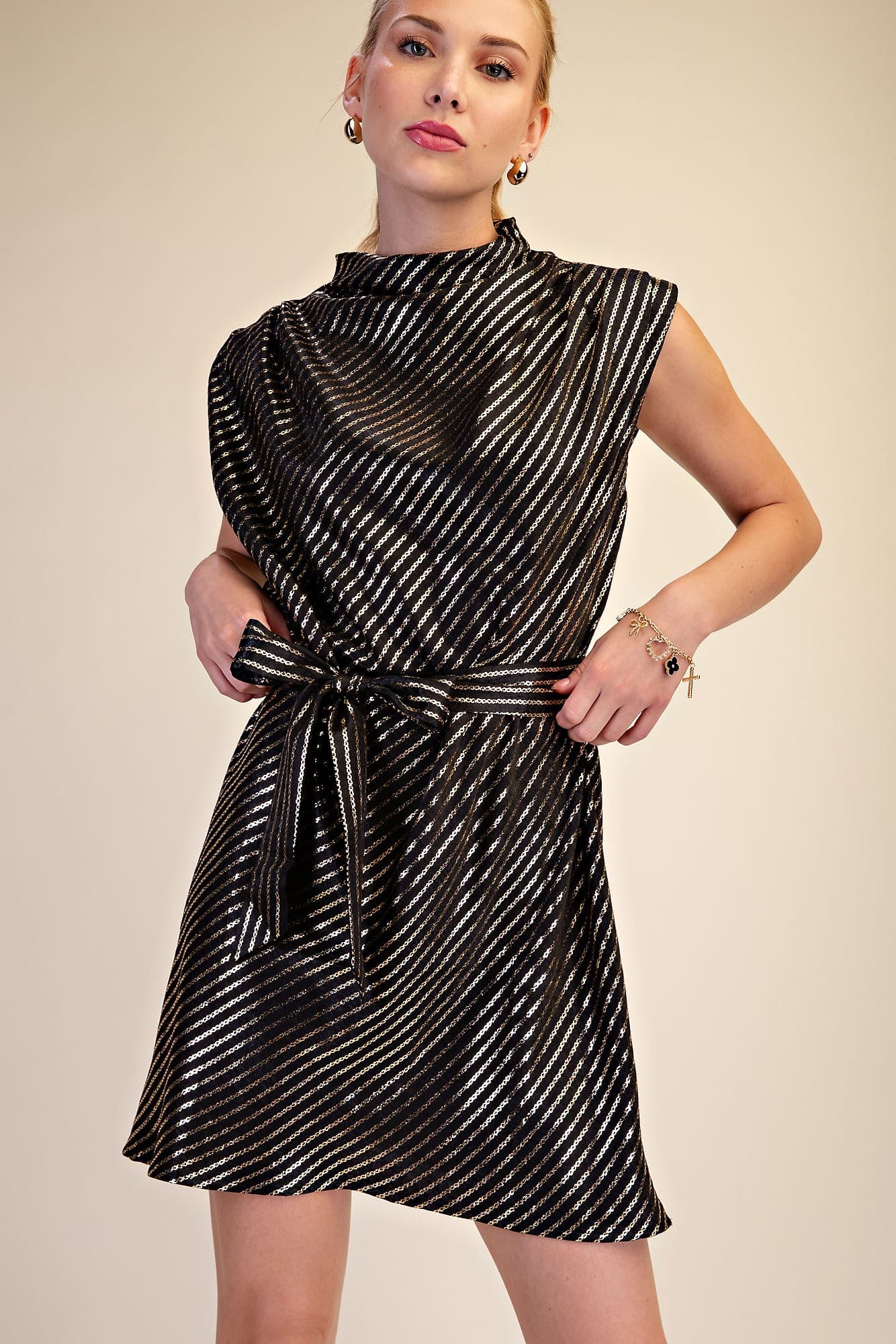 D8482 - BLACK