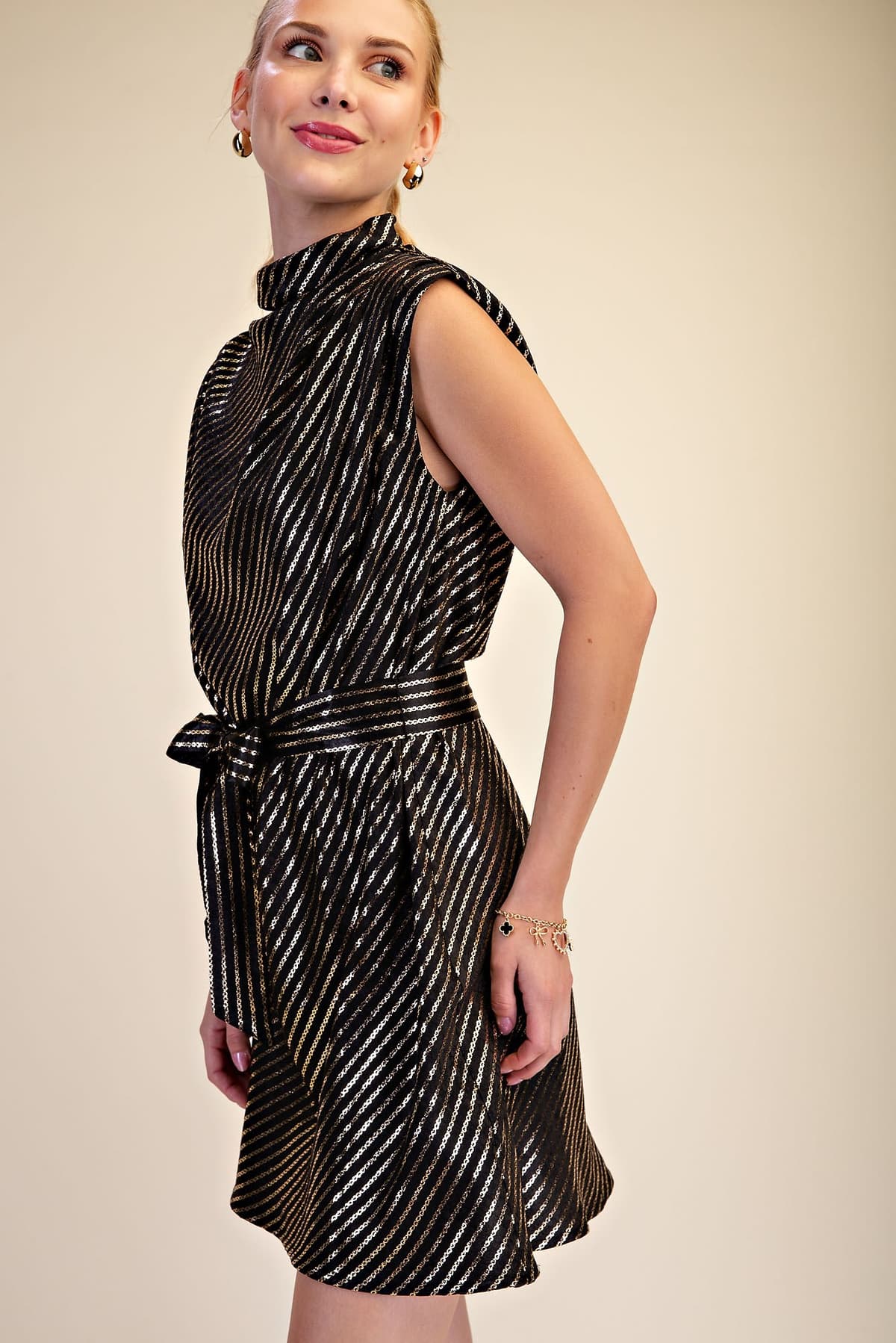 D8482 - BLACK