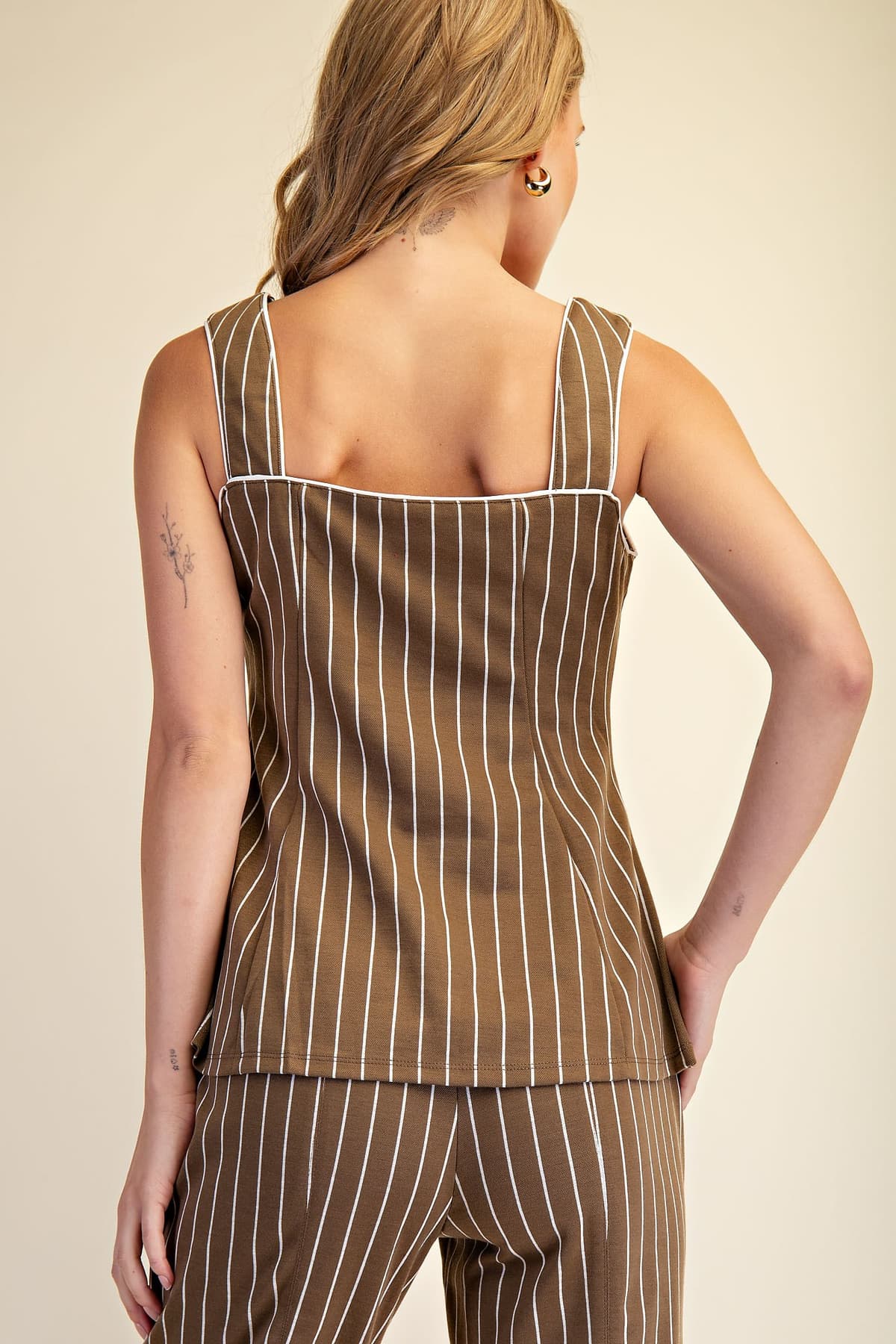 T8523 - OLIVE