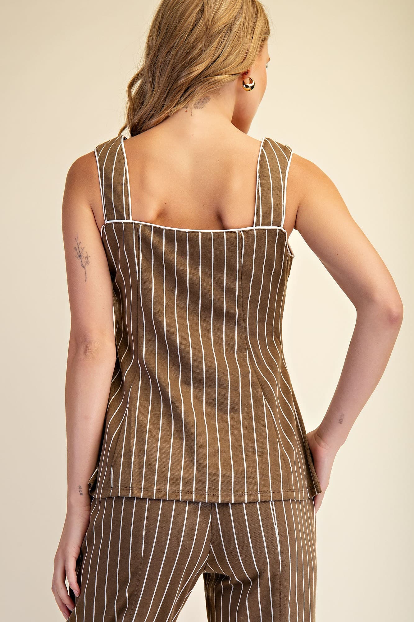 T8523 - OLIVE