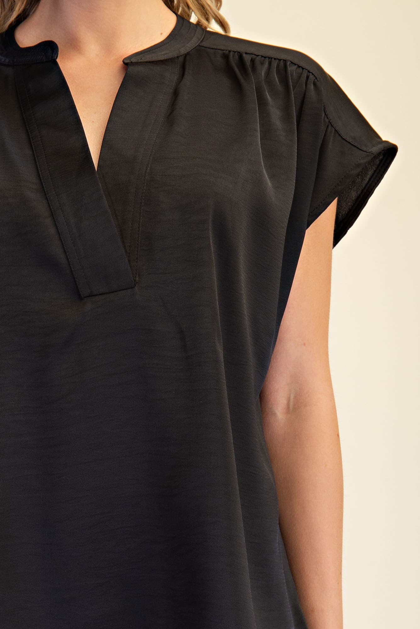 T8574 - BLACK