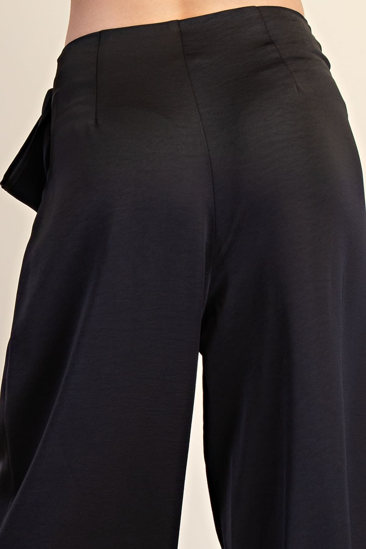 P8562 - BLACK