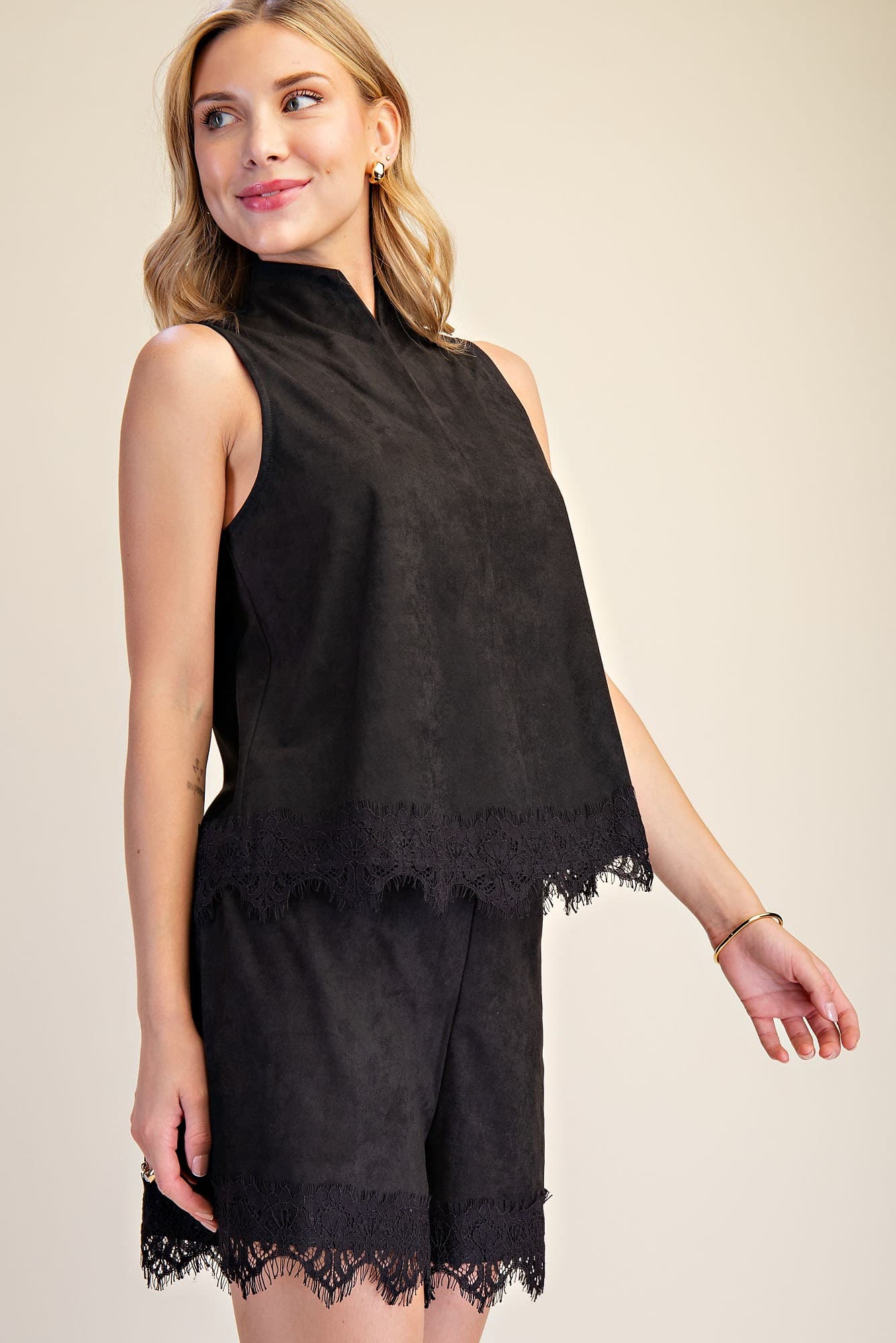 T8569 - BLACK